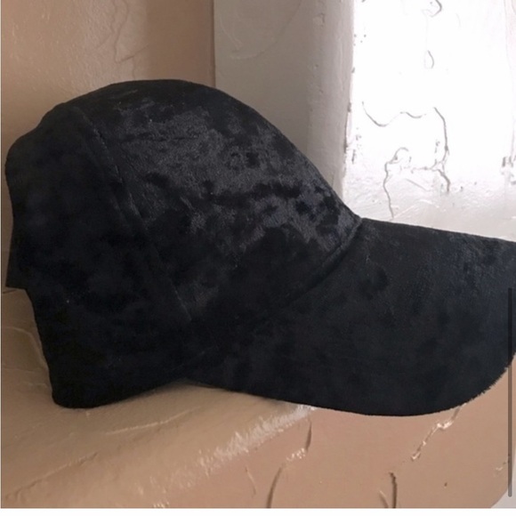 DAVID & YOUNG CRUSHED VELVET
BASEBALL CAP BLACK OS - Picture 7 of 11